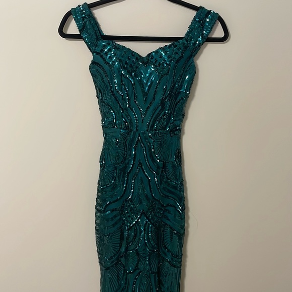 Fashion Nova - Until The Weekend Sequin Maxi Dress - Emerald - XSmall - Picture 2 of 5